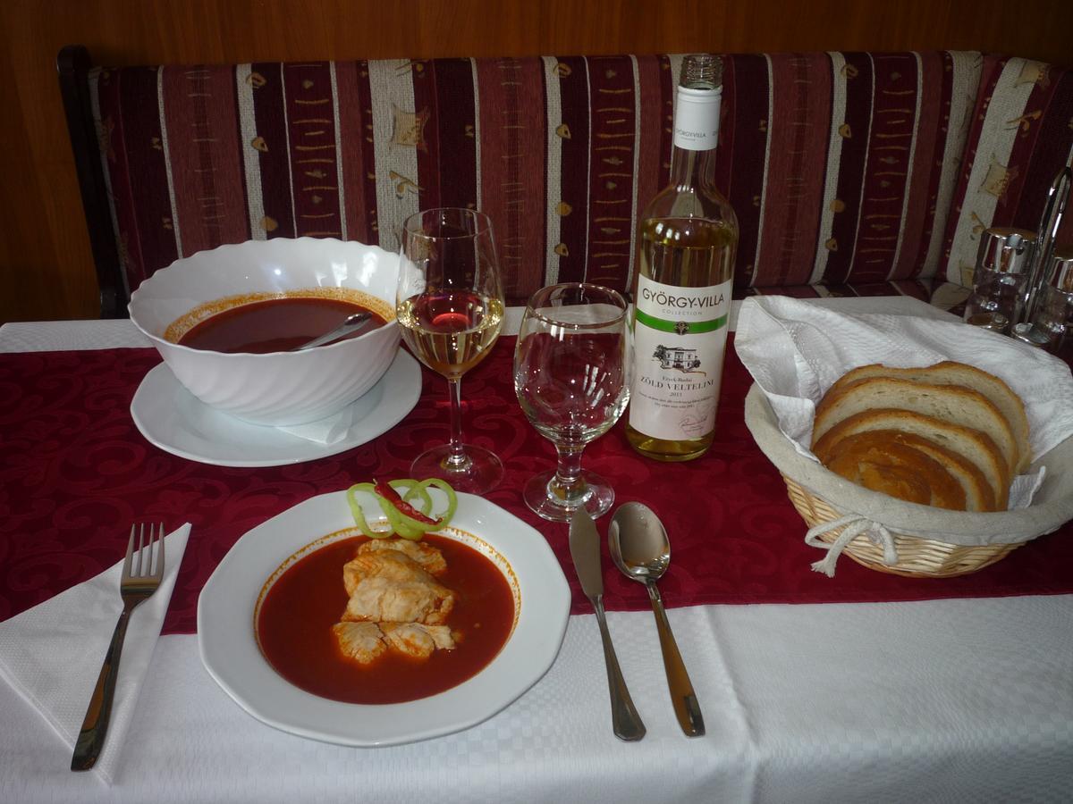 Hableany Hotel Тисафюред Экстерьер фото