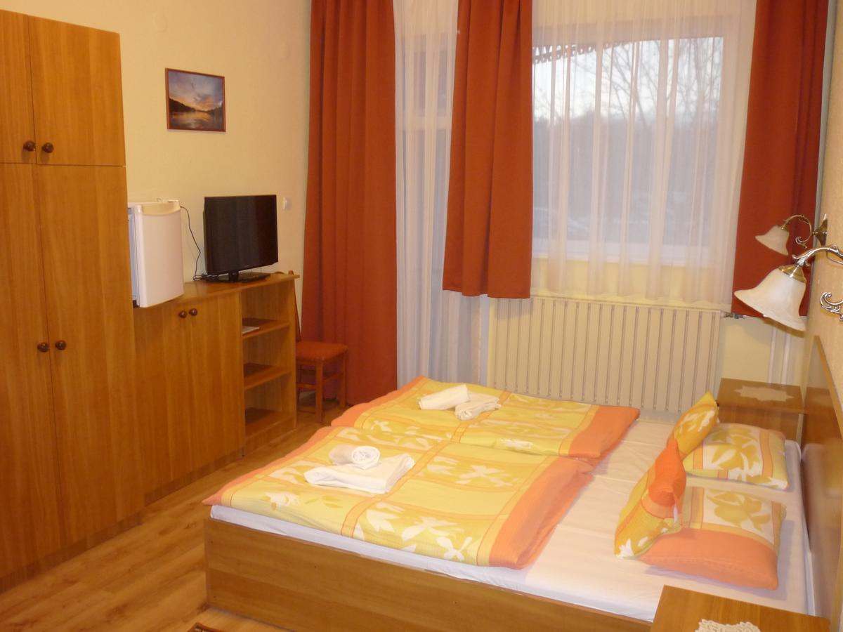 Hableany Hotel Тисафюред Экстерьер фото